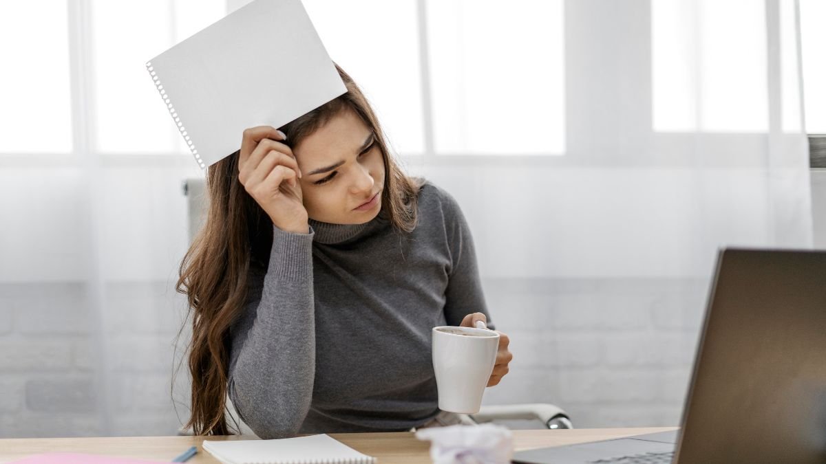 Burnout Feminino: Quando a Mulher Forte Desaba em Silêncio — E Como Começar a Se Reconstruir