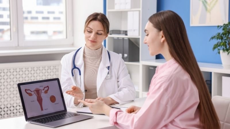 Desequilíbrio Hormonal Feminino: Quando Procurar um Médico e Quais Exames Fazer