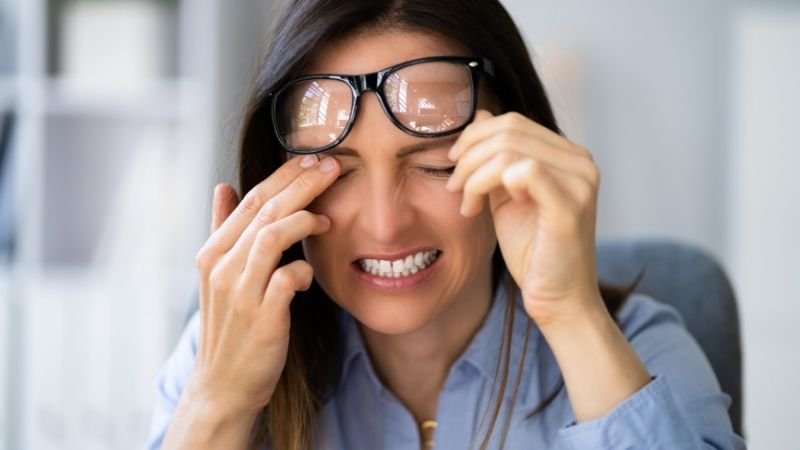 Olhos Vermelhos e Coceira: Alergia ou Algo Mais Sério?