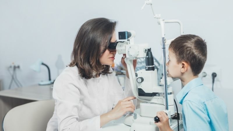Hipermetropia em Crianças: Quando Tratar e Quais Sinais os Pais Devem Observar
