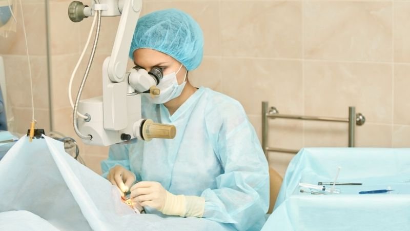 👁️🔬 Cirurgias para Presbiopia: Quem Pode Fazer, Técnicas, Riscos e Resultados Esperados